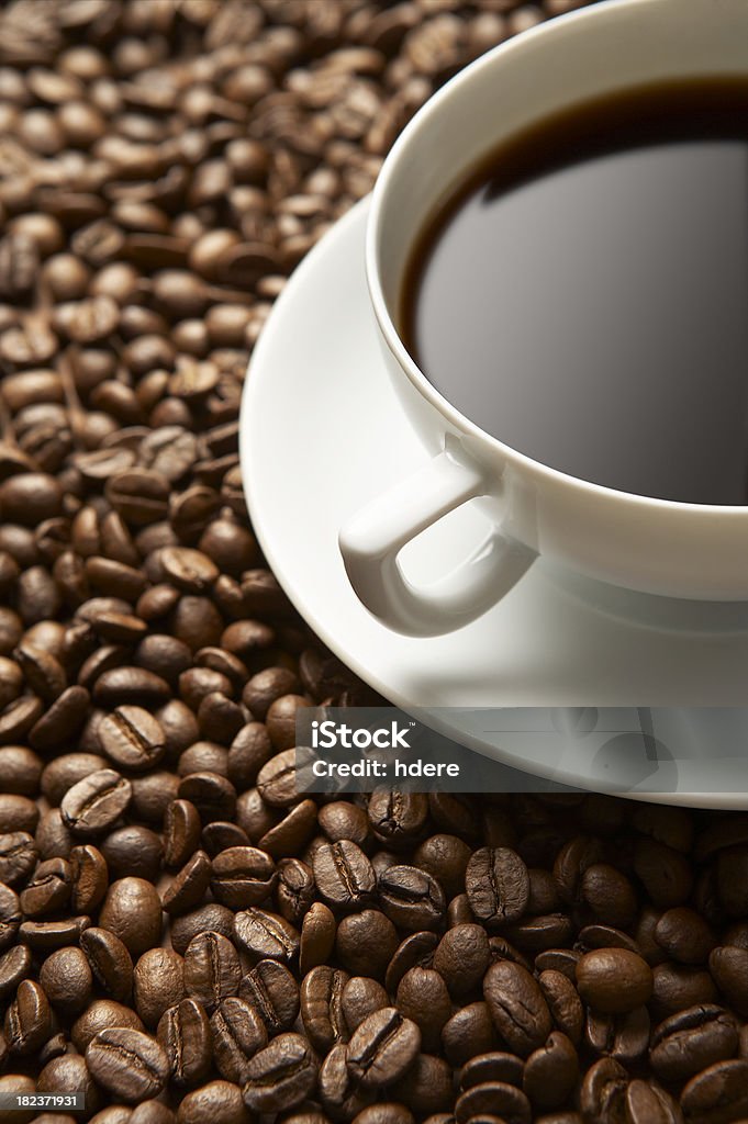 Granos de café en - Foto de stock de Asado - Alimento cocinado libre de derechos