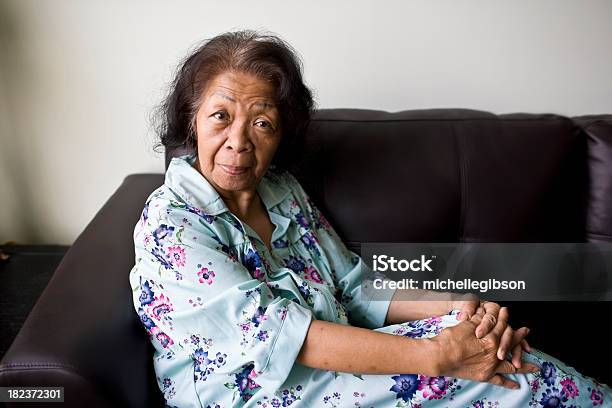 Foto de Retrato De Uma Mulher Mais Idosa e mais fotos de stock de Sério - Sério, Filipino, Retrato