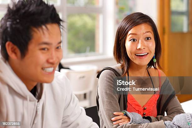 Aluno Em Sala De Aula Surpreendido - Fotografias de stock e mais imagens de Aluno da Universidade - Aluno da Universidade, Aprender, Asiático e indiano