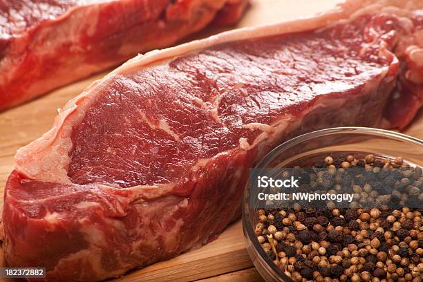 Cru De Vaca Com Sal - Fotografias de stock e mais imagens de Bife - Bife, Carne, Carne de Vaca