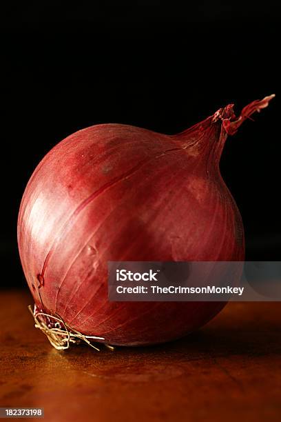 Rote Zwiebel Porträt Stockfoto und mehr Bilder von Fotografie - Fotografie, Garkochen, Gemüse