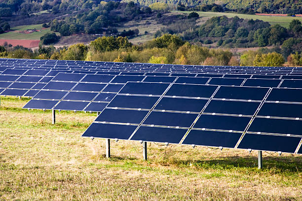istock Solar Farm in the Countryside 182373276