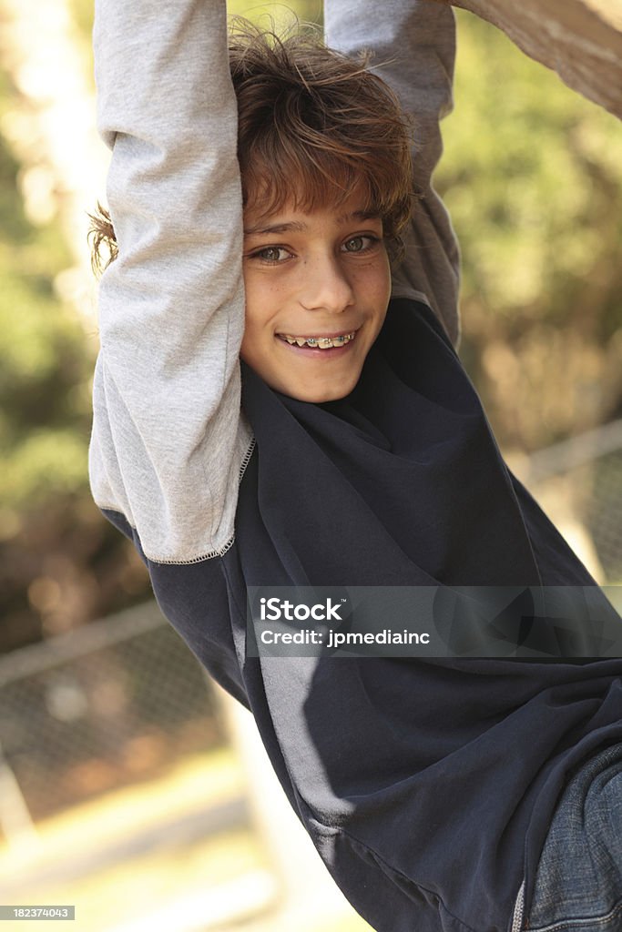 Giovane ragazzo sorridente - Foto stock royalty-free di Movimento