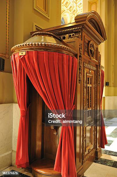 Confessional - Fotografias de stock e mais imagens de Confessionário - Confessionário, Deus, Espiritualidade