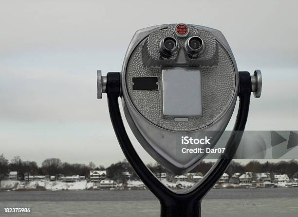 Binocolo - Fotografie stock e altre immagini di Acqua - Acqua, Ambientazione esterna, Binocolo