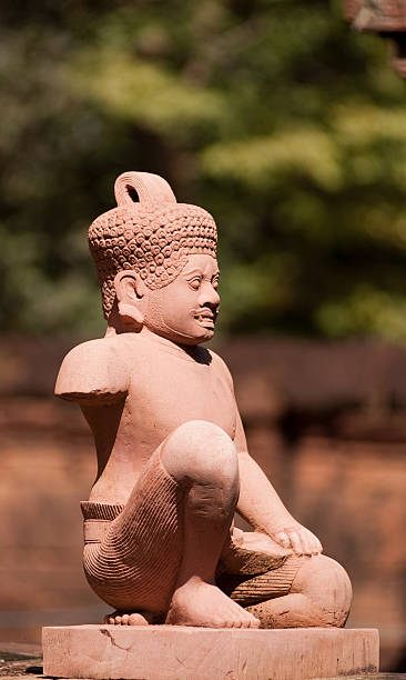 temple de banteay srei - stone statue animal imitation asia photos et images de collection