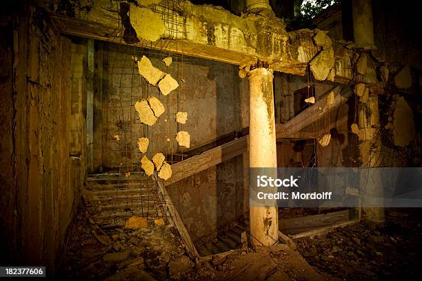 Foto de Stonefall Em Abandonado Palace e mais fotos de stock de Abandonado - Abandonado, Abstrato, Acabado