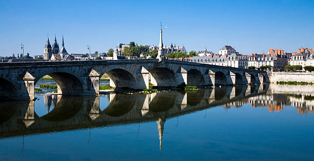 istock Bridge of Blois 182377817