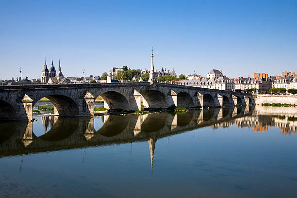 istock Bridge of Blois 182377835