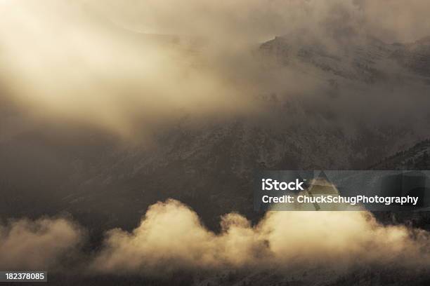 Foto de Raio De Sol Nuvem De Tempestade Teton Wilderness e mais fotos de stock de Ambiente dramático - Ambiente dramático, Beleza natural - Natureza, Chuva