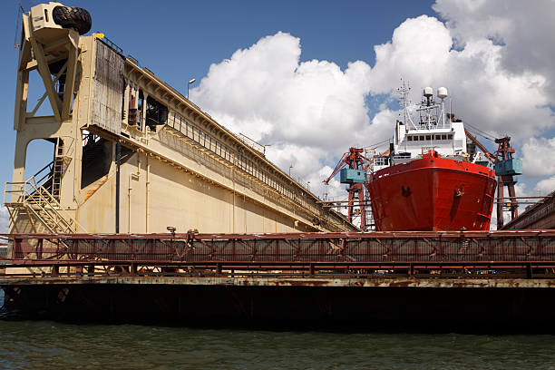 istock Dry dock in Gothenburg industrial harbour 182378469