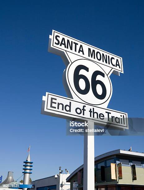 Sign Santa Monica Final Do Percurso De Terra - Fotografias de stock e mais imagens de Califórnia - Califórnia, Condado de Los Angeles, Destino de Viagem