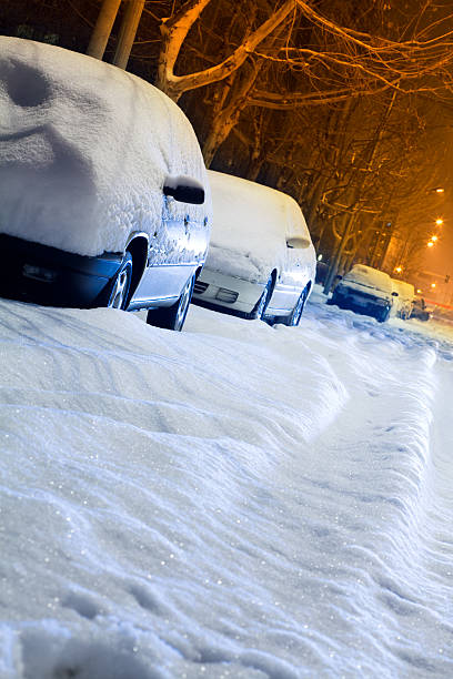 istock Cars in the Snow 182379212