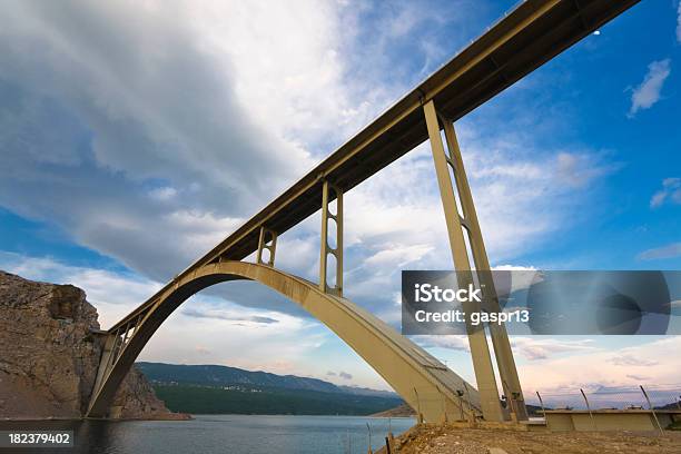 Foto de Ponte Arco e mais fotos de stock de Ponte - Ponte, Moderno, Perfil - Vista Lateral