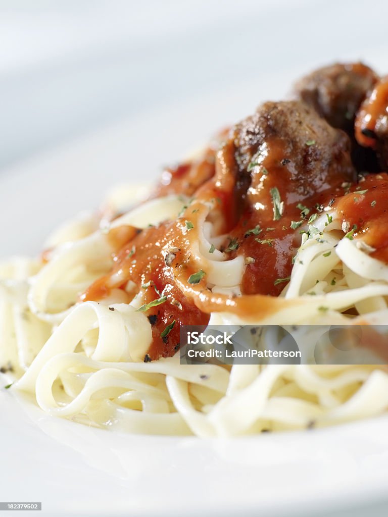 Fettuccini Massa com molho de tomate com Meatballs - Royalty-free Acompanhamento Foto de stock