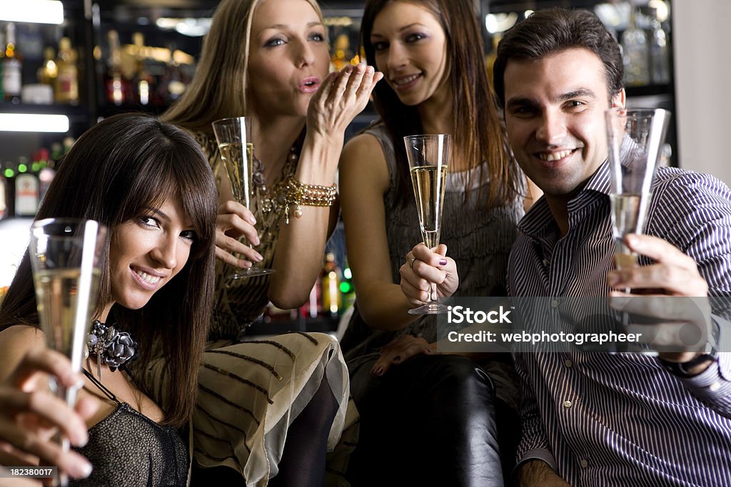 Party persone - Foto stock royalty-free di Abbigliamento elegante