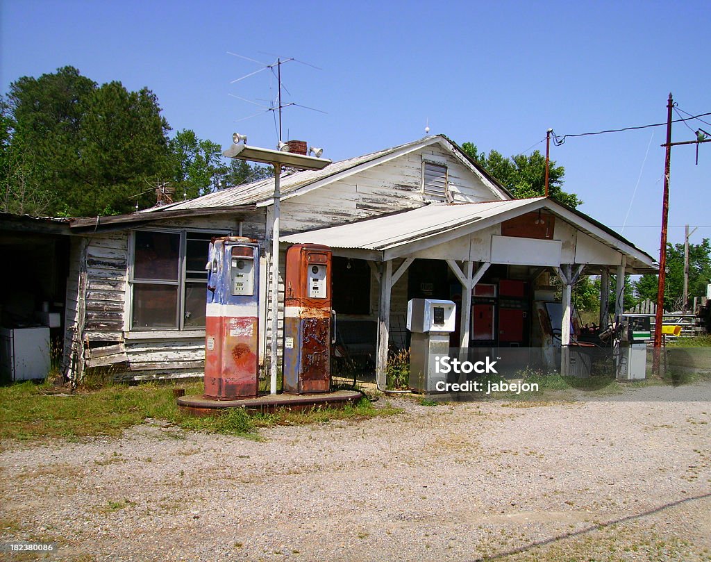 Antigo posto de gasolina - Foto de stock de Abandonado royalty-free