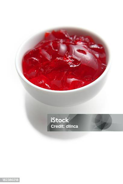 Tazón De Red Jello Foto de stock y más banco de imágenes de Alimento - Alimento, Blanco - Color, Cerámica