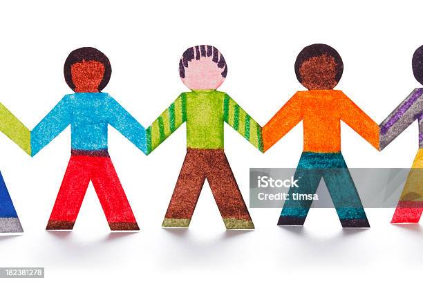 Corrente De Pessoas De Papel Colorido - Fotografias de stock e mais imagens de Amizade - Amizade, Artesanato de Papel, Colorido
