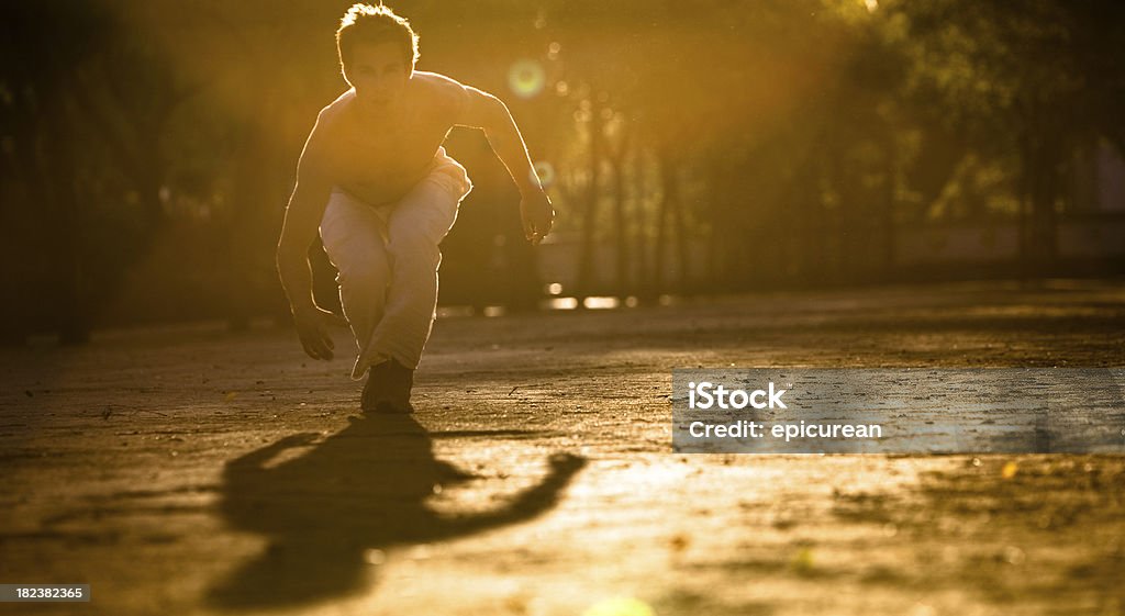 Entrenamiento al aire libre - Foto de stock de 20 a 29 años libre de derechos