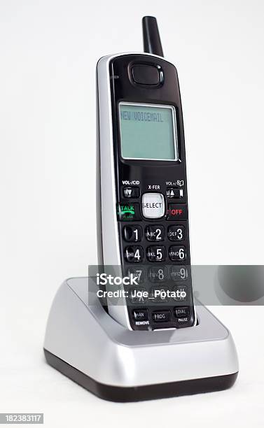 Telefono Cordless - Fotografie stock e altre immagini di Attrezzatura - Attrezzatura, Bluetooth, Composizione verticale