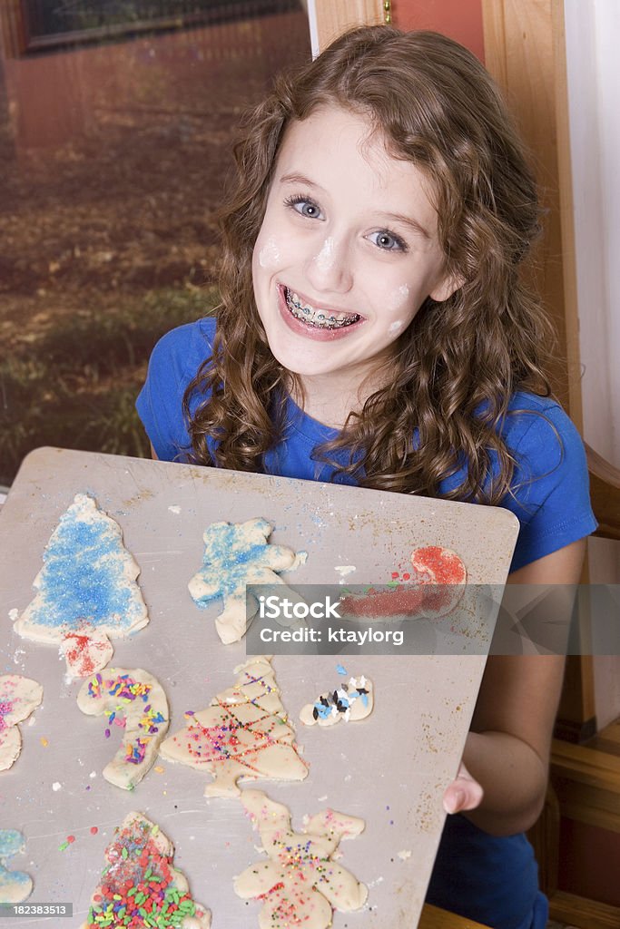 Adolescente com biscoitos de Natal bonito - Foto de stock de Aparelho ortodôntico royalty-free