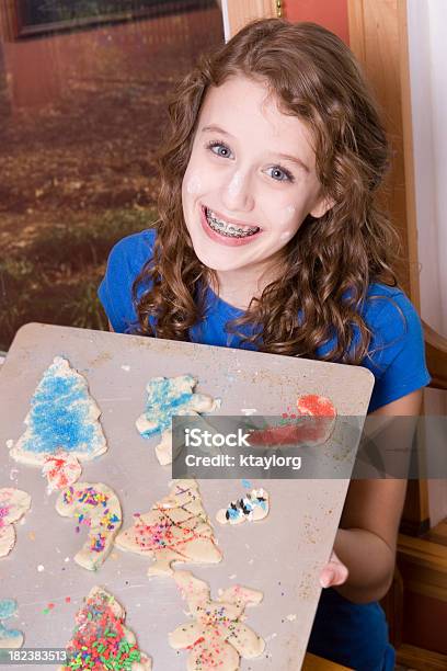 Foto de Adolescente Com Biscoitos De Natal Bonito e mais fotos de stock de Aparelho ortodôntico - Aparelho ortodôntico, Natal, Adolescente