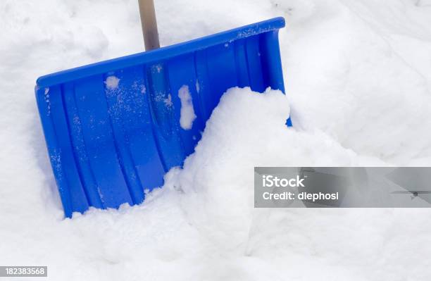 Лопата Для Снега — стоковые фотографии и другие картинки Лопата - Лопата, Роторный снегоочиститель, Winterdienst