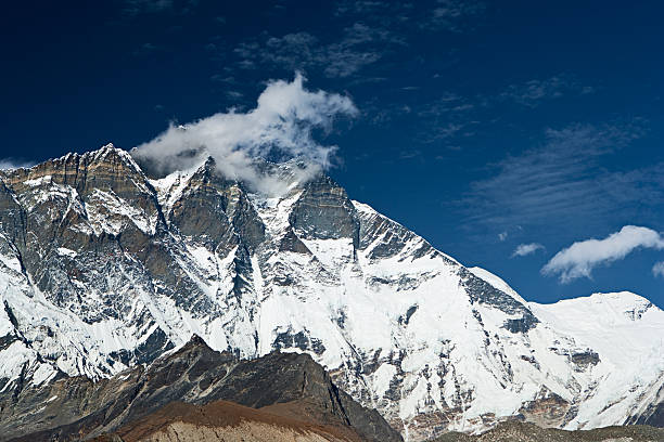 istock The South Face of Lhotse 182383778