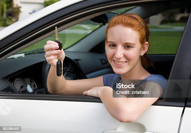 Foto de Carteira De Motorista e mais fotos de stock de Abastecer - Abastecer, Adolescente, Adolescentes Meninas