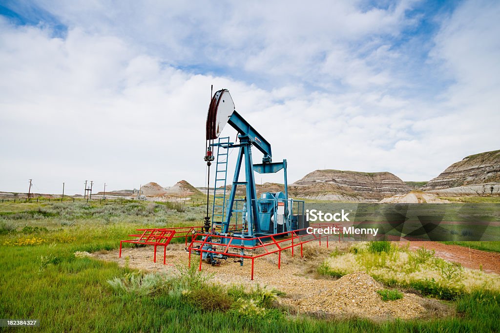 Pumpjack カナダ石油パンプス - アルバータ州のロイヤリティフリーストックフォト