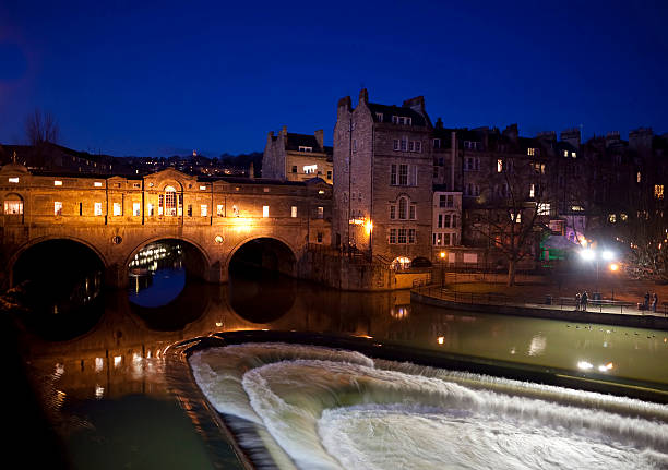 istock Floodlit Pulteney Bridge and weir, Bath 182384532