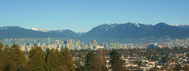 istock Vancouver And North Shore Mountains 182384620