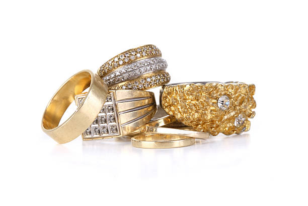 золотые кольца - gold jewelry ring scrap metal стоковые фото и изображения