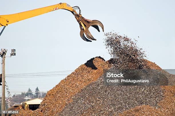 Foto de Pedaços De Restos De Metal Reduziu De Grua Na Pilha e mais fotos de stock de Amontoamento