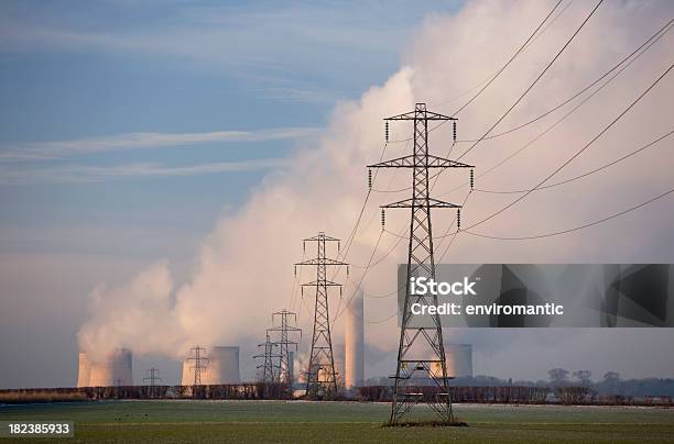 Kraftwerk In Die Landschaft Stockfoto und mehr Bilder von Vereinigtes Königreich - Vereinigtes Königreich, Hochspannungsmast, Stromleitung