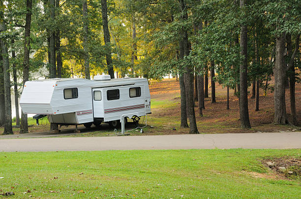 istock Fifth wheel in campground by lake 182386685
