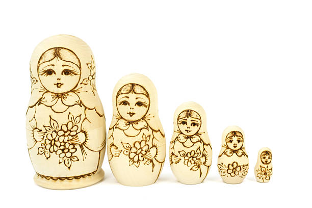 unpainted матрешек - russian nesting doll scale russian culture large стоковые фото и изображения