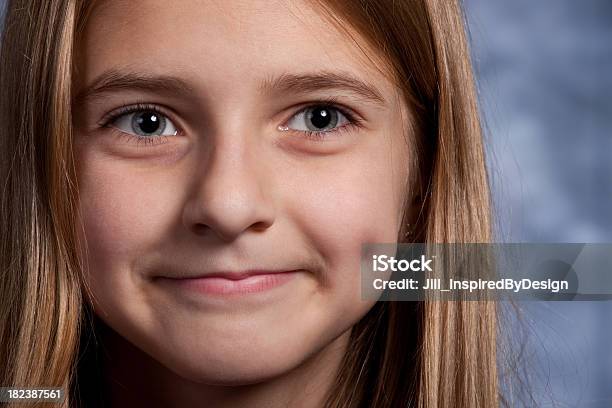 Cerca De Sonrisa Con Una Muesca Foto de stock y más banco de imágenes de Hoyuelo - Hoyuelo, Cara humana, Niño