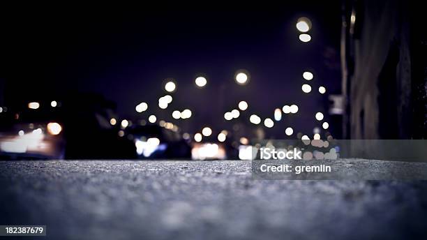 Street Foto de stock y más banco de imágenes de Noche - Noche, Nivel de superficie, Vía