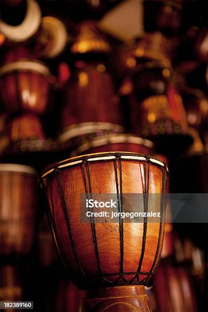 Strumento A Percussione - Fotografie stock e altre immagini di Djembe - Djembe, Arte, Cultura e Spettacolo, Bongo - Tamburo