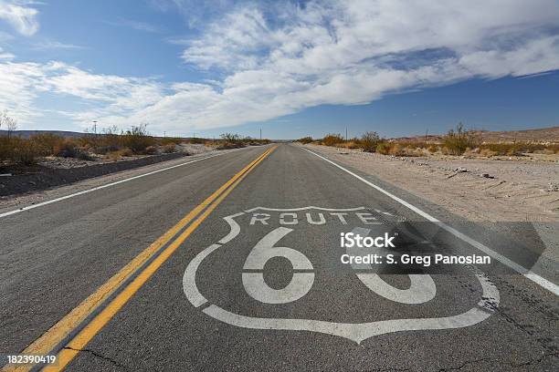 Route 66 Foto de stock y más banco de imágenes de Aire libre - Aire libre, Asfalto, Barstow