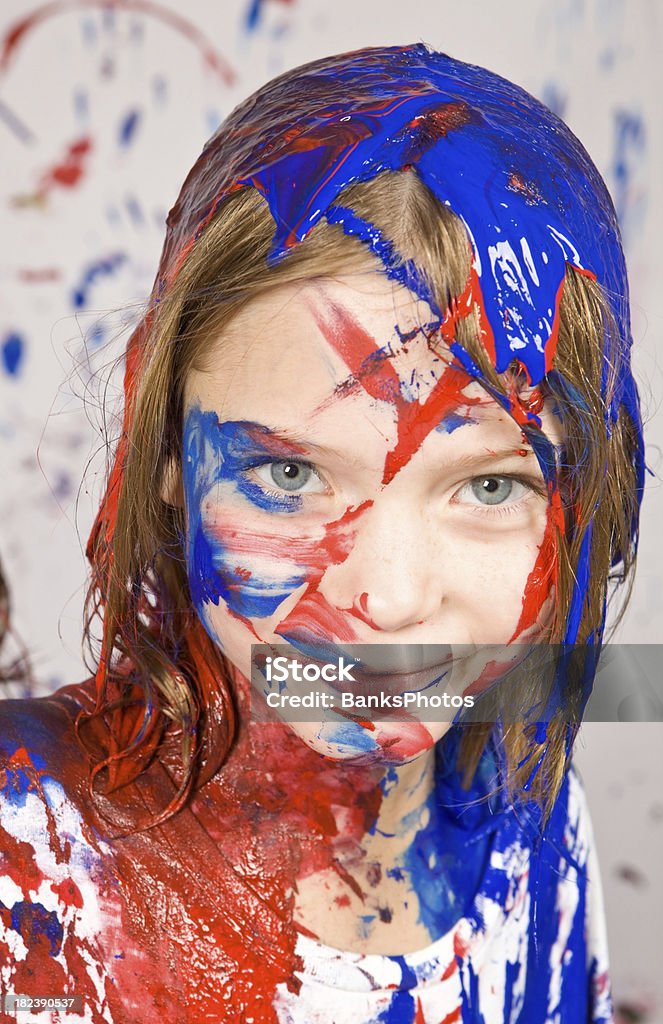 여자아이 덮힘 적색 및 청색 페인트 - 로열티 프리 화가-예술가 스톡 사진