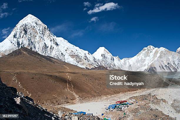 Pumo Ri Berg Kala Pattar Und Gorak Shep Stockfoto und mehr Bilder von Abgeschiedenheit - Abgeschiedenheit, Asien, Berg