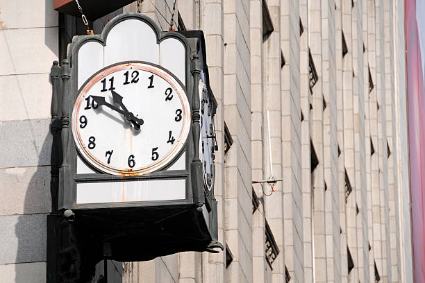 istock Clock on corner of department store 182392352