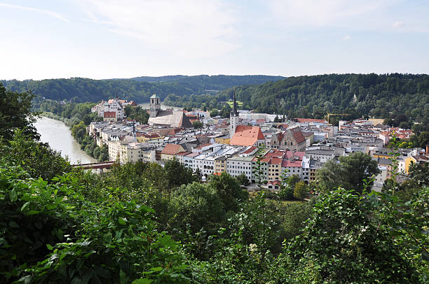 wasserburg タウンリバーイン - inn river ストックフォトと画像