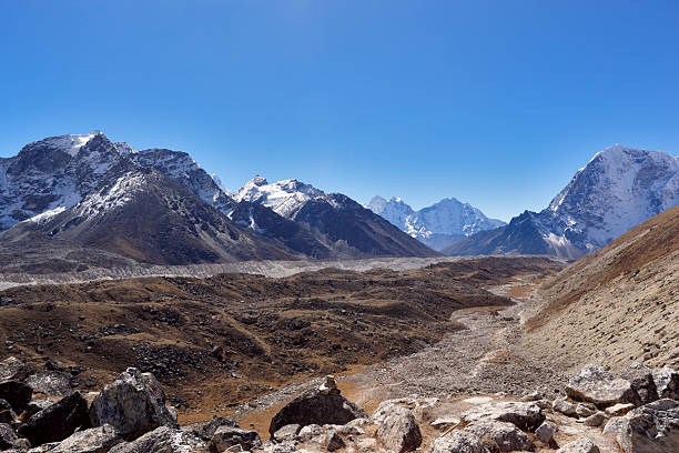 istock Cho La pass. Everest Circuit. Nepal motives 182393046