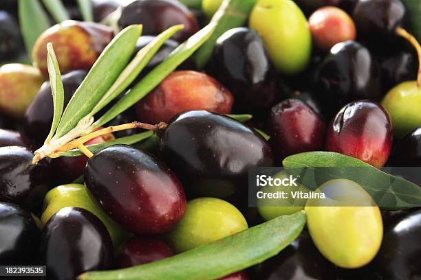 Photo libre de droit de Olives banque d'images et plus d'images libres de droit de Couleur noire - Couleur noire, Olive verte, Aliment