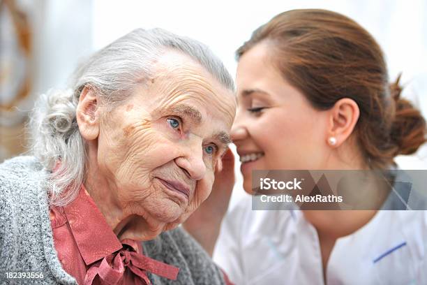 Lar - Fotografias de stock e mais imagens de Surdo - Surdo, Terceira idade, 70 anos