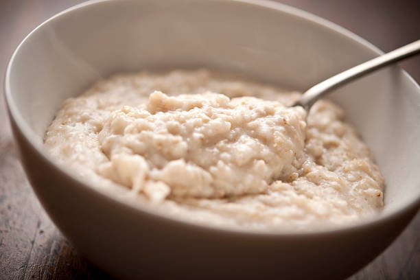 tazón de avena - porridge fotografías e imágenes de stock